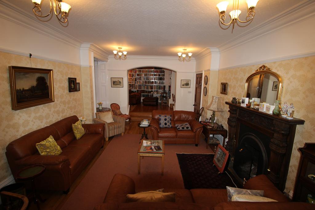 Woodlands Bed & Breakfast Barnt Green Exterior photo